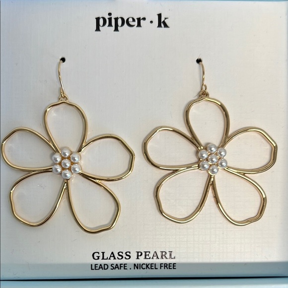 Piper K Daisy 🌼 Earrings with Pearls - Picture 4 of 5